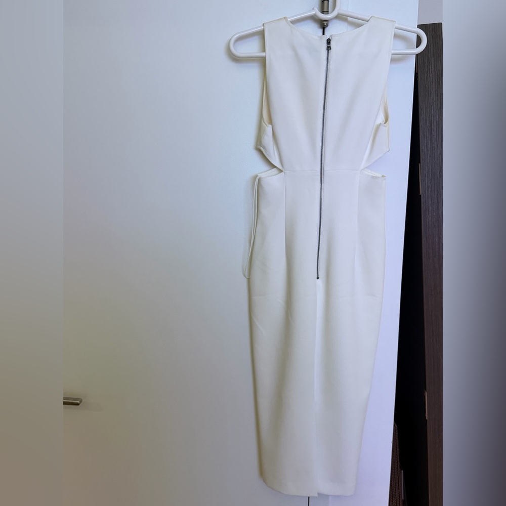 Alice & Olivia Elegant Cream Dress - Picture 6 of 8